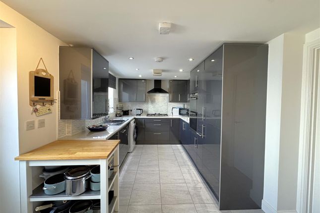 37, Greys Road, Weymouth photo 2