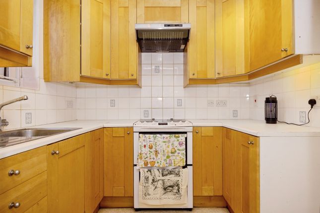 11 Summerhouse Court,, Headley Road, Hindhead photo 3
