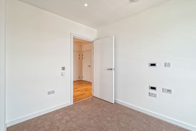 Flat to rent in Capitol Way, Edgware