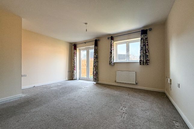 37, Roys Place, Taunton photo 3