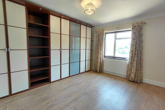 117, Walmington Fold, London photo 5