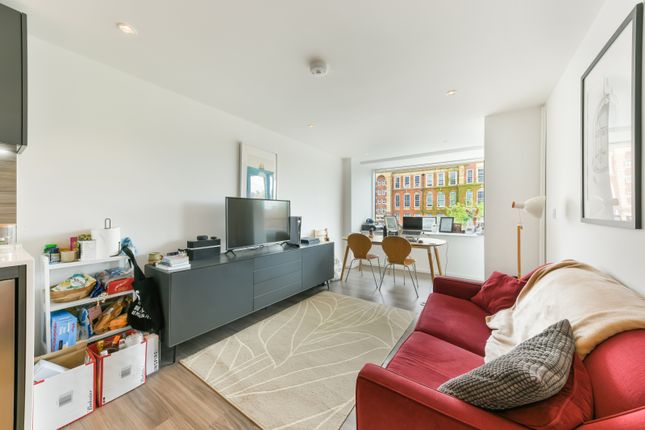 Flat for sale in Broomhill Road, London