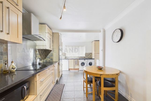 31 Deerings Drive, Pinner photo 2