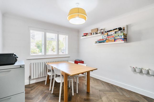6 The Cedars, Leatherhead photo 4