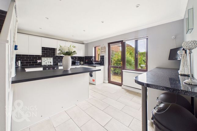 13 Thames Way, Great Yarmouth photo 2