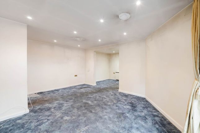 Flat 8 Tower Grange, New Hall Road, Salford photo 3