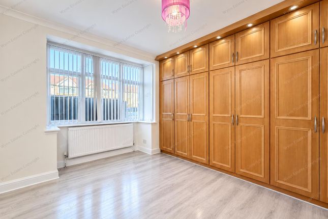 24, Burnham Gardens, Hounslow photo 3
