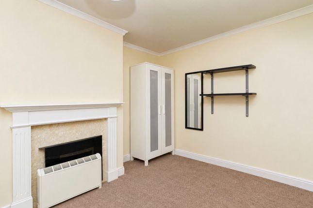 Meadow Close, London photo 2