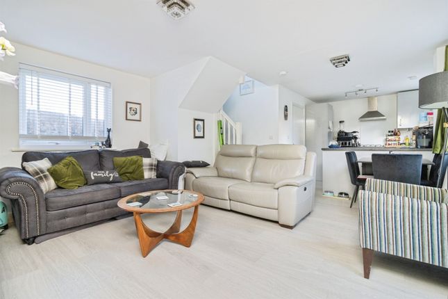4, Peters Court, PAIGNTON photo 3