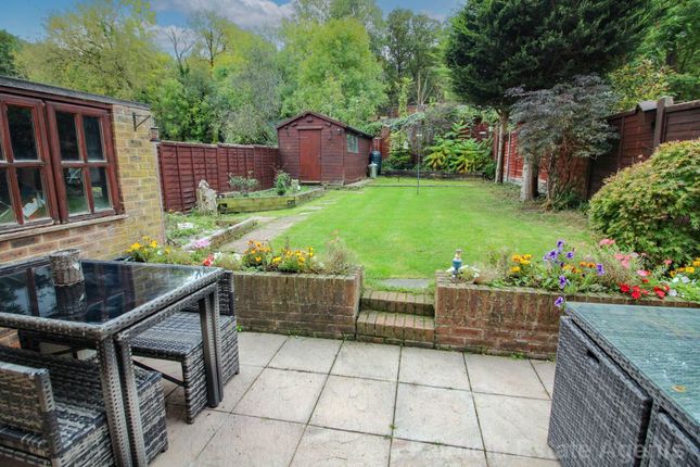 24 Dumfries Close, Watford photo 3