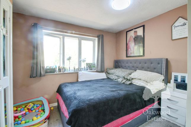 5, The Heathers, Cranford Avenue, Stanwell photo 4