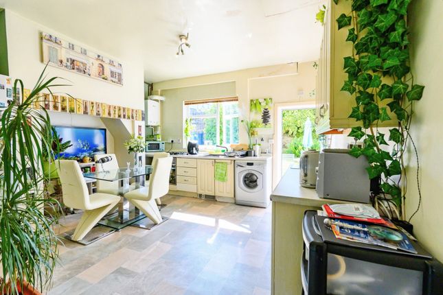 8, Moss Place, Greater Manchester photo 3