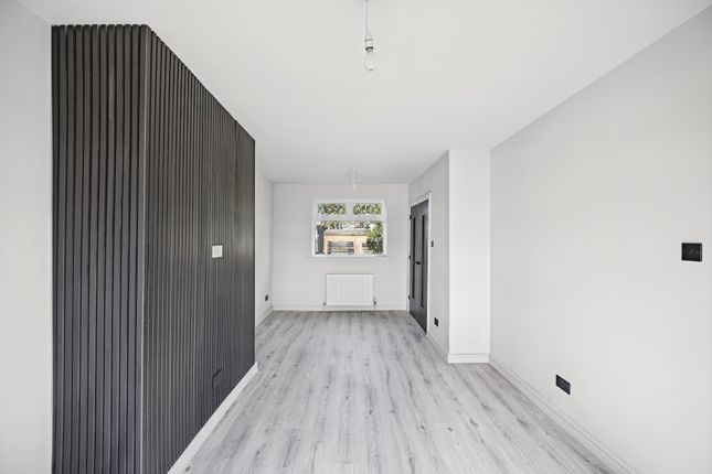 33 Hawthorn Avenue, Newmains, Wishaw photo 3