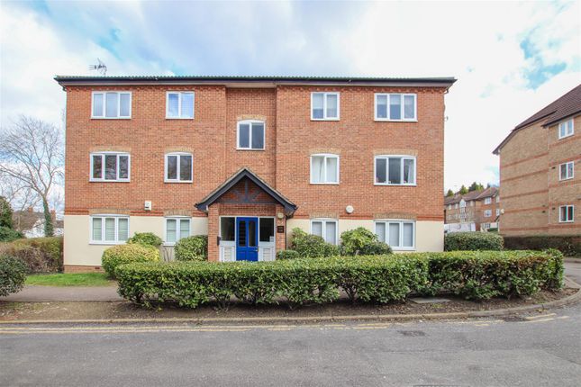 Thumbnail Flat for sale in Fallow Rise, Hertford