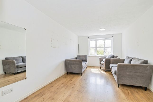 Flat 11, Westminster House, Hallam Close, Watford photo 3