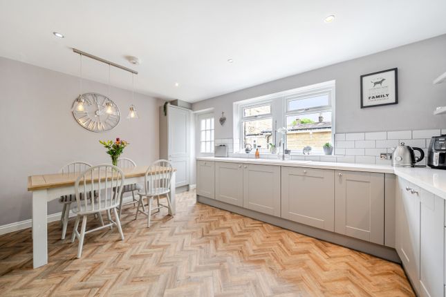7, Woodland View, Pudsey photo 4