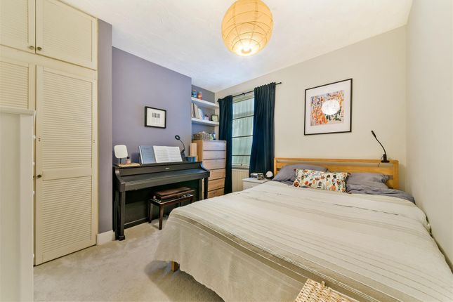 Flat for sale in Boundary Road, Colliers Wood, London