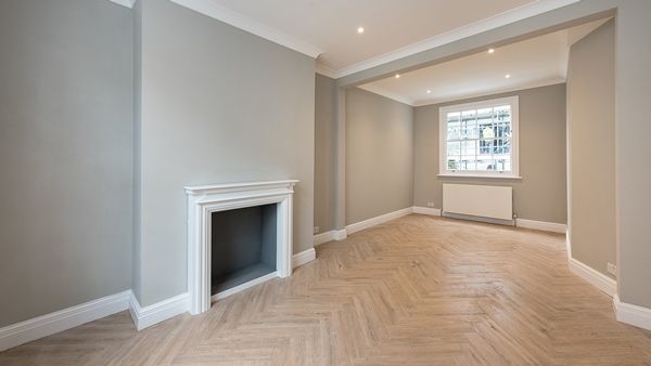 Town house to rent in Molyneux Street, London