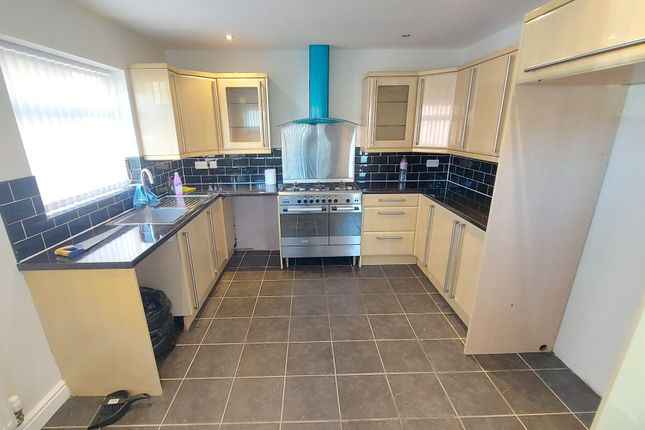 16 Sunningdale, Bradford photo 4