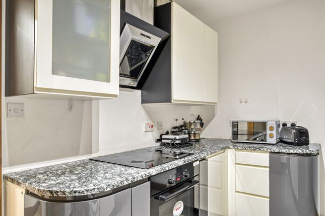 Flat to rent in Redcliffe Gardens, London