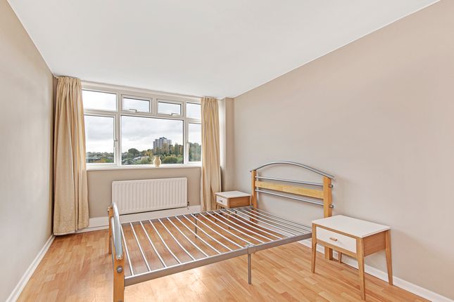 13, Murfett Close, London photo 4