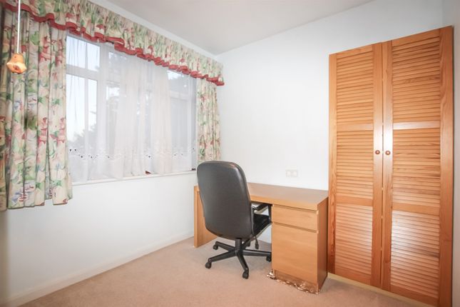 Detached house to rent in Edgeworth Avenue, Hendon