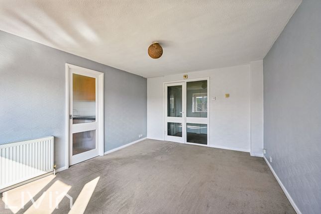 52 Inglewood, Croydon photo 2