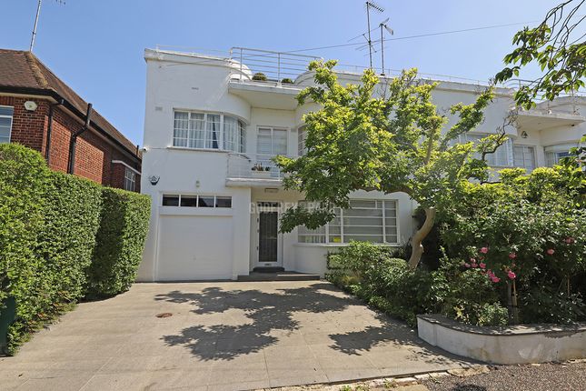 Lytton Close, Lytton Close, Hampstead Garden Suburb photo 4