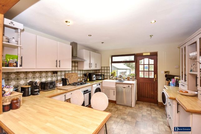 172 Squirrels Heath Road, Harold Wood, Romford photo 3