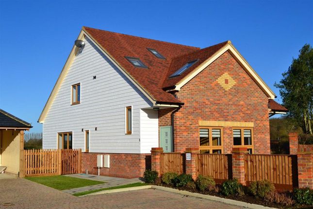 Thumbnail Property to rent in Roundhouse Farm, Roestock Lane, Colney Heath