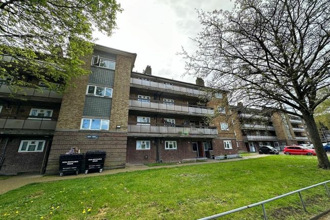 Flat to rent in Middle Park Avenue, London