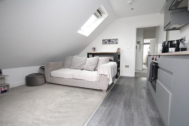 10, Daisy Close, Poole, BH15 photo 4