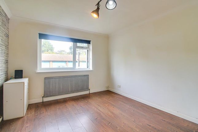 Flat 4 Prittle House,, 485B, Fairfax Drive, Westcliff-on-Sea photo 4