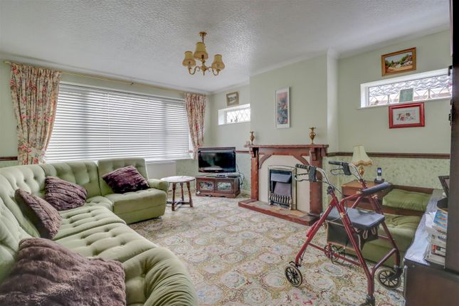 17, Whist Avenue, Wickford photo 2