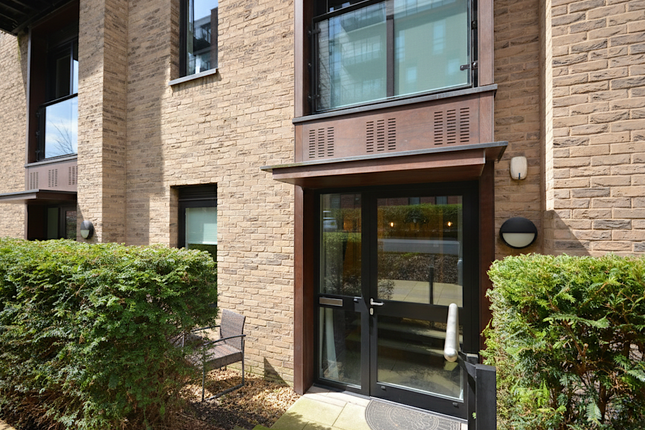 10 Waterview Lane, Salford photo 2