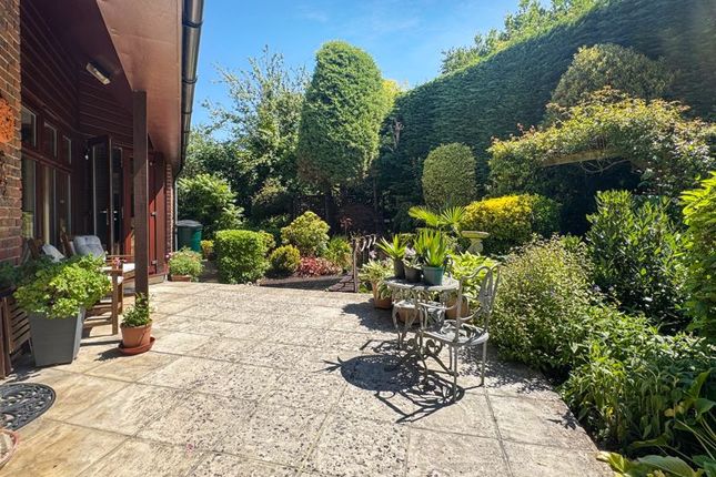 9, Pine Tree Close, Cowes photo 4