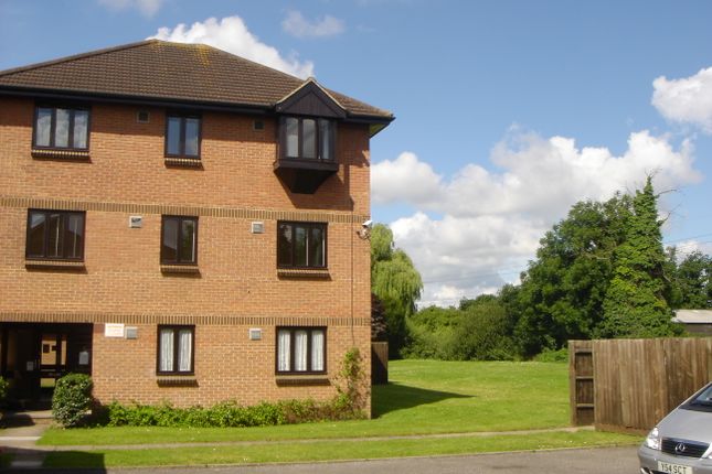 Flat for sale in Vicarage Way, Colnbrook, Slough