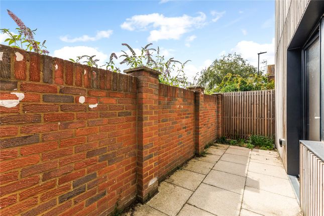 119D,, Chobham Road, London photo 4