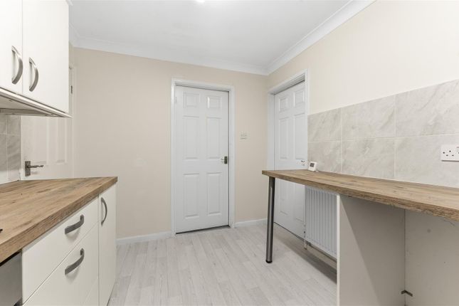 71, Woodham Park, Barry photo 3