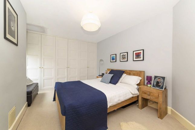 Top Floor Flat, 34, Aristotle Road, London photo 4