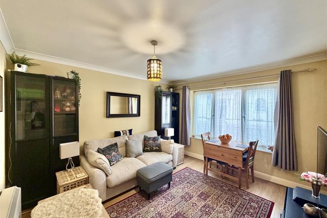 2 Enton Place, Vine Place, Hounslow photo 2
