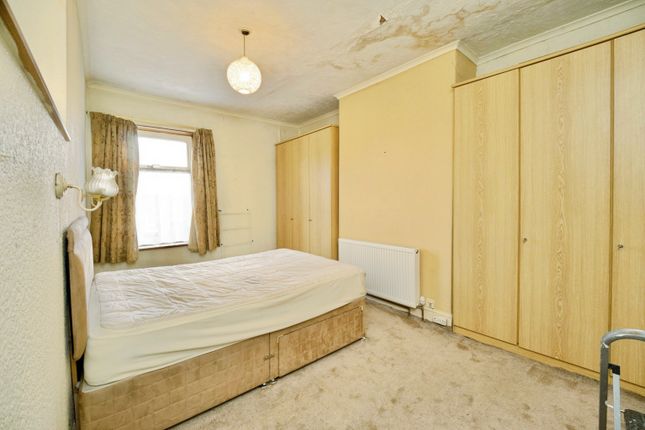 Cutler Heights Lane, Bradford photo 4