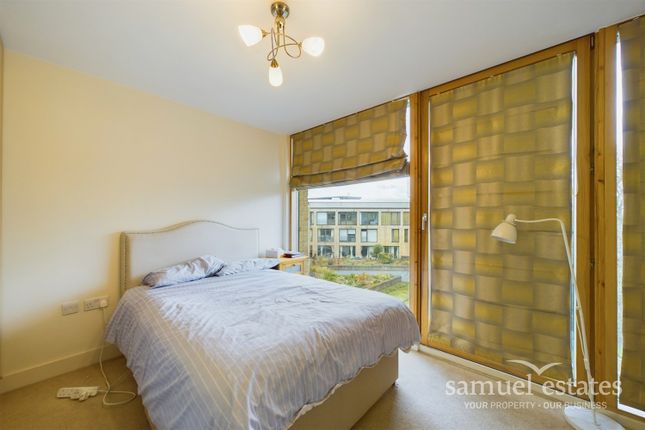 Flat for sale in Watermill Way, Colliers Wood, London