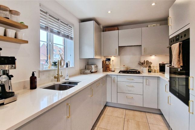 22, Sumner Chase, Bracknell photo 3