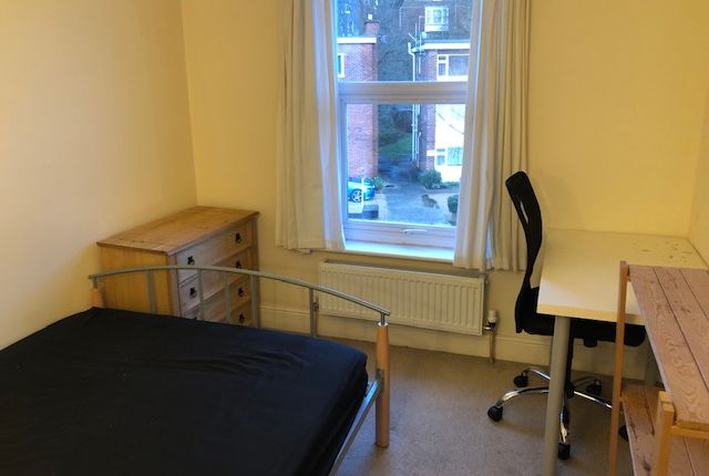 24 Thackeray Road, Portswood, Southampton photo 3