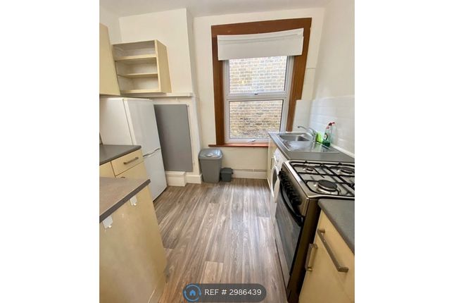 Flat, Castlebar Road Ealing Broadway, London photo 5