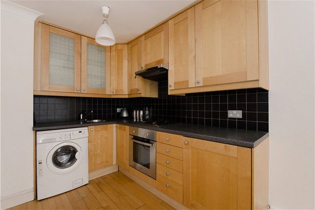 Flat to rent in Theseus Walk, Angel Southside
