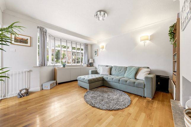 30, Wellington Grove, Pudsey photo 2
