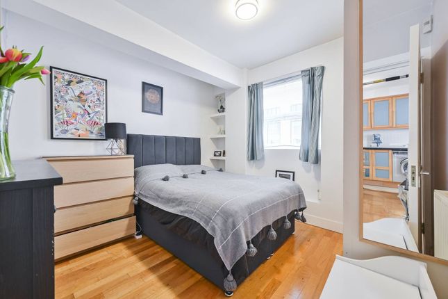 Flat for sale in Goswell Road, Clerkenwell, London