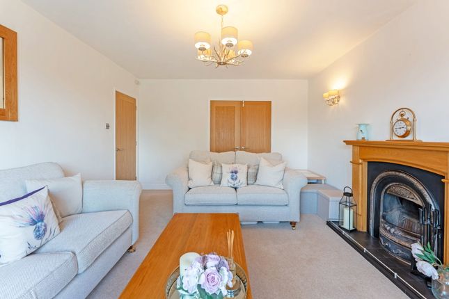 19, Churchill Drive, Lutterworth photo 3